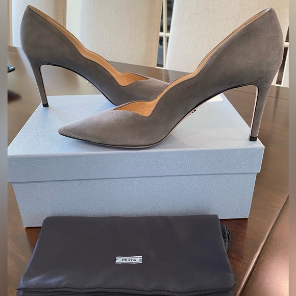 Prada Nebbia (Gray) Suede Pointed Toe Scalloped Edge Pumps Size EU 38.5 - Picture 2 of 12